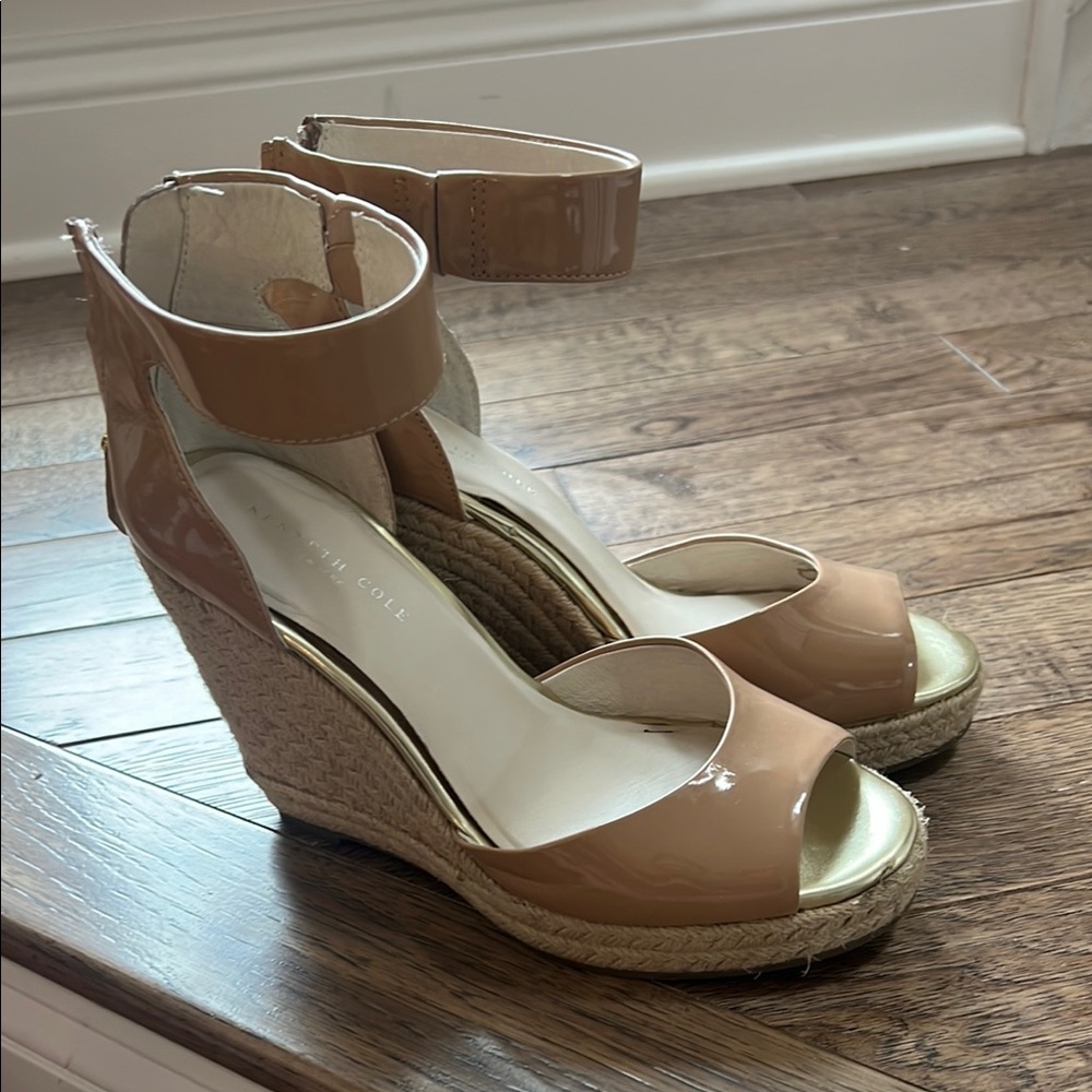 Kenneth Cole Holly Patent Tan Wedge Sandals with Ankle Strap 8M